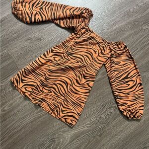 Billabong Orange and Black Patterned Top